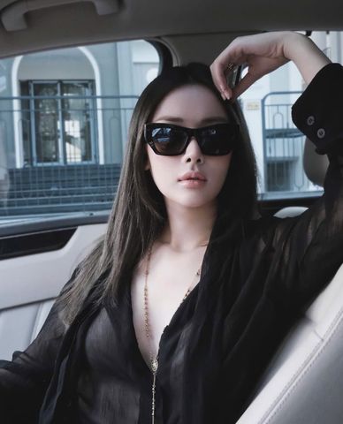 KÍNH MẮT NỮ CHNL* GỌNG VUÔNG BẢN DÀY – LOGO CC NỔI, TRÒNG MÀU THỜI THƯỢNG