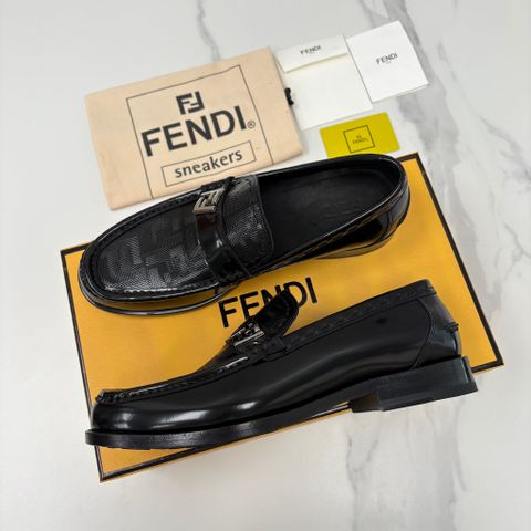 GIÀY LOAFER NAM FND DÒNG O’LOCK FF JACQUARD PHỐI DA BÊ BÓNG, KHÓA KIM LOẠI SẮC NÉT