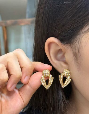 BÔNG TAI NỮ VLTN DÁNG V BI TRÒN PAVÉ FULL ĐÁ – HIỆU ỨNG LẤP LÁNH SANG TRỌNG