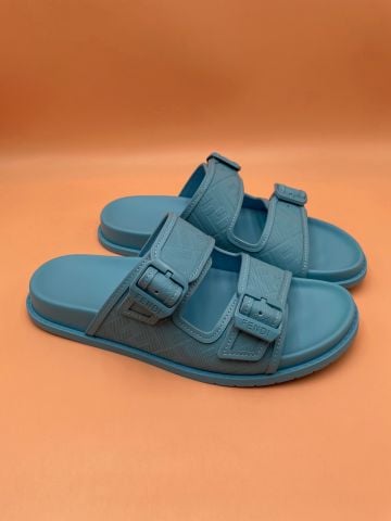 SANDAL NAM FENDI HAI QUAI KHÓA LOGO MONOGRAM DẬP NỔI PHOM ĐẸP