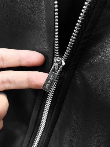 ÁO KHOÁC NAM PRD DÁNG BOMBER DA CỔ BO VIỀN SỌC PHỐI LOGO TAM GIÁC