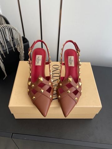 GIÀY CAO GÓT NỮ VLTN DÁNG MŨI NHỌN ROCKSTUD