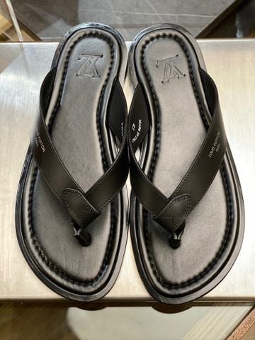 DÉP KẸP NAM L V SUNSET SANDAL KẸP NGÓN DA MỀM QUAI V GẬP TINH TẾ