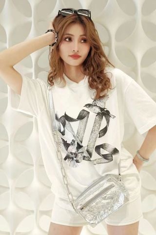 ÁO THUN NAM NỮ L V HỌA TIẾT BIRDS MONOGRAM IN CHẤM LỚP NGHỆ THUẬT