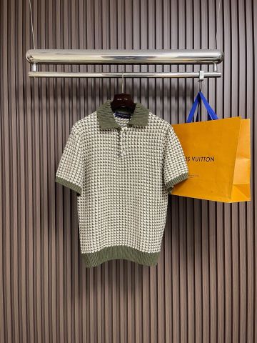 ÁO POLO NAM L V COLOR-BLOCK JACQUARD KNIT DỆT NỔI SANG TRỌNG,
