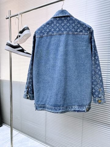 ÁO KHOÁC JEAN NAM L V PHỐI MONOGRAM DÁNG CỔ BẺ NÚT KIM LOẠI