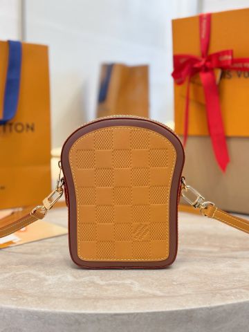 TÚI ĐEO CHÉO NAM NỮ L V TOAST MONOGRAM DAMIER DA BÒ NHỎ GỌN DÁNG LÁT