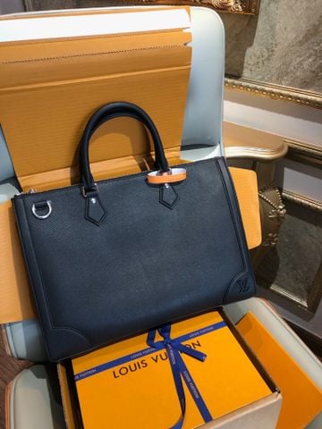 TÚI XÁCH NAM LV* SLIM TAÏGA ĐEN THANH LỊCH