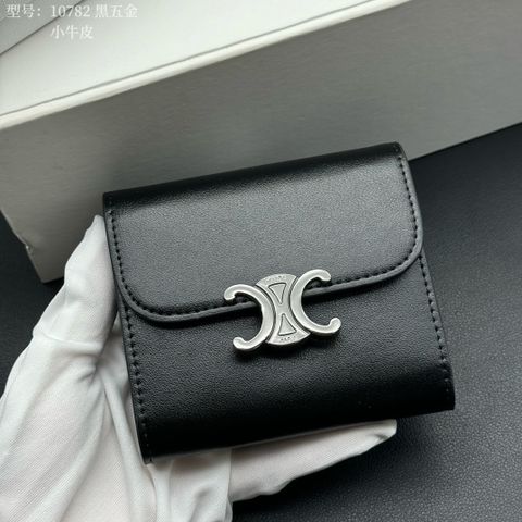 VÍ NỮ CE* TRIOMPHE GẬP BA – DA BÒ ĐEN, KHÓA ĐEN TONE-ON-TONE