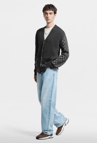 GIÀY THỂ THAO NAM L V RUNNER TATIC DỆT KỸ THUẬT – DẤU ẤN CHỮ V NỔI BẬT, ĐẾ DÀY “CHUẨN RUNNER” LÊN FORM RẤT SANG