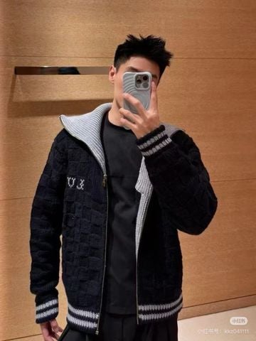 ÁO KHOÁC LEN NAM NỮ L V DAMIER DỆT NỔI – KHÓA KÉO CỔ CAO,