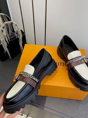 GIÀY NỮ LOAFER LV 2-TONE ĐEN-TRẮNG, DÂY MONOGRAM & XÍCH KIM LOẠI