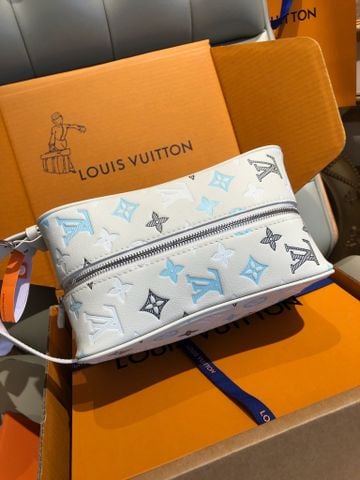 TÚI CẦM TAY NAM NỮ LV* LOCKER DOPP KIT MONOGRAM SHADOW DA BÊ