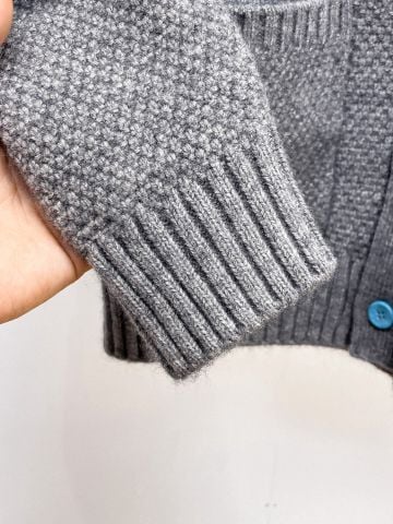 ÁO KHOÁC LEN CARDIGAN NAM L V CỔ ĐỨNG DÁNG GỌN