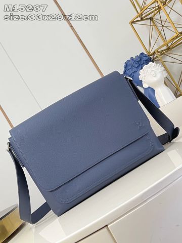 TÚI ĐEO CHÉO NAM L V DÁNG SPEED TỐI GIẢN – DA BÊ WAXED MỊN LÌ, FORM