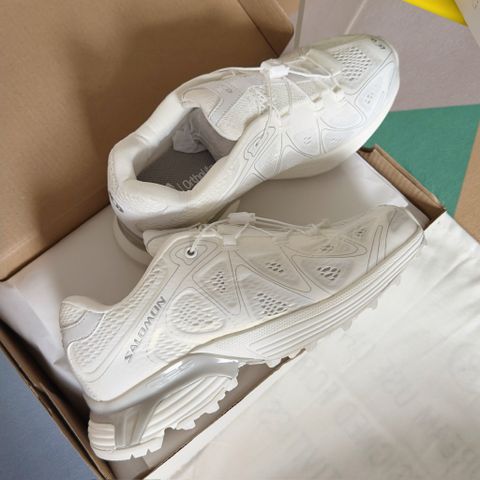 GIÀY THỂ THAO NỮ SALOM XT-WHISPER VOID IRIDESCENT