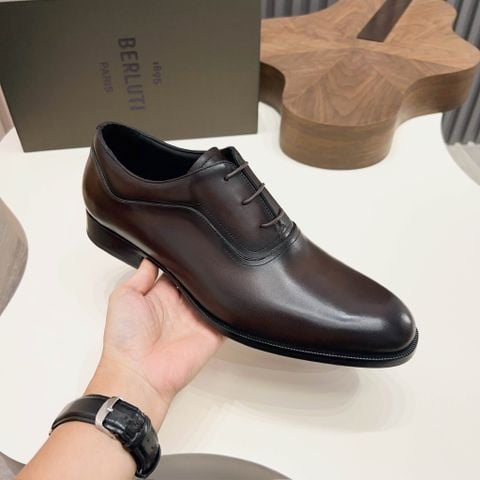 GIÀY NAM BERLUTTI PLAIN-TOE PATINA NÂU – DA BÊ THỦ CÔNG, ĐẾ DA CAO CẤP
