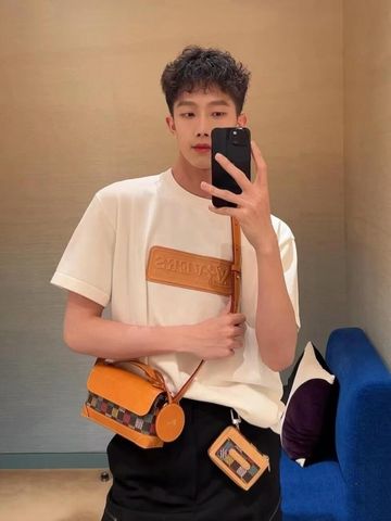 ÁO THUN NAM NỮ L V PHIÊN BẢN PATCH DẬP NỔI LVERS