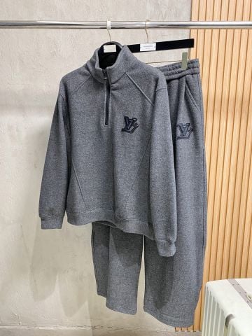 SET ÁO QUẦN NAM L V CỔ KÉO KHÓA DÁNG THỂ THAO SANG