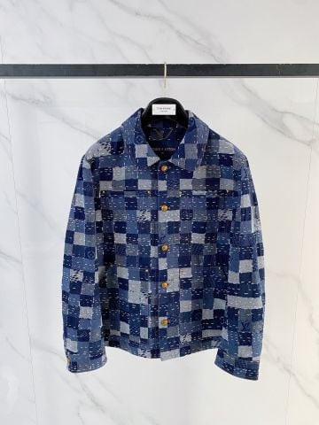 ÁO KHOÁC NAM L V JACQUARD MONOGRAM PATCHWORK CỔ BẺ PHOM GỌN