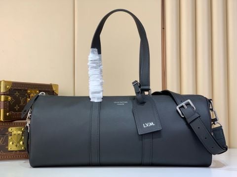 TÚI XÁCH NAM L V NEEDLE BAG H39 DA BÊ NAPPA PHOM TRỤ DI SẢN PHARRELL WILLIAMS