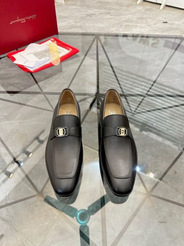 GIÀY NAM LOAFER FRG KHÓA LOGO KIM LOẠI – DÁNG THON GỌN,