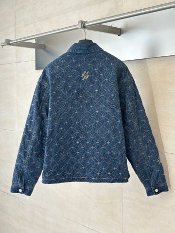 ÁO KHOÁC JEAN NAM L V COLLAB NIGO THÊU HOA TOÀN THÂN DÁNG CỔ BẺ