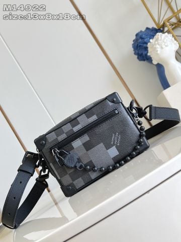 TÚI XÁCH NAM LV* STEAMER DAMOFLAGE BLACK – HỌA TIẾT PIXEL DAMIER, PHỐI XÍCH SANG TRỌNG