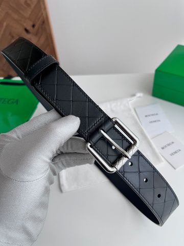 THẮT LƯNG NAM BV INTRECCIATO DẬP NỔI – KHÓA KIM LOẠI PHOM VUÔNG – BẢN 3.5CM