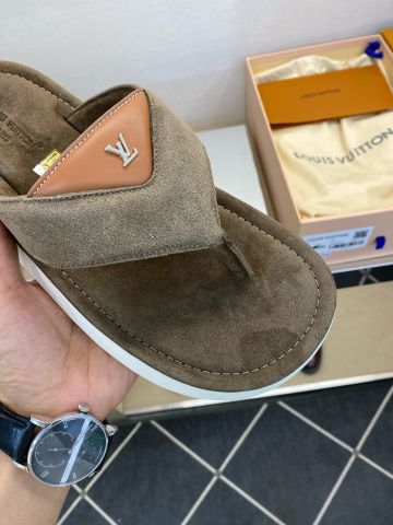 DÉP XỎ NGÓN NAM L V SUNSET QUAI CHỮ V DA BÊ SUEDE, ĐẾ SIÊU NHẸ