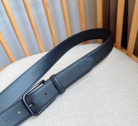 THẮT LƯNG NAM P R A D DA VÂN HẠT KHÓA KIM LOẠI KHẮC LOGO – BẢN 3,5CM