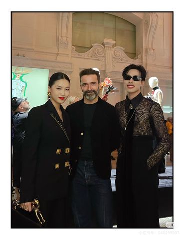 ÁO BLAZER NỮ SCH* THU-ĐÔNG 25 VIỀN CHỮ TƯƠNG PHẢN & NÚT VUÔNG ÁNH KIM