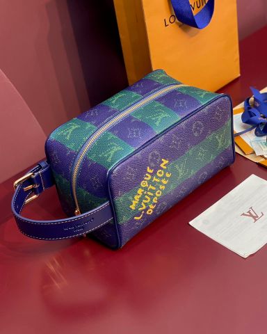 TÚI ĐỰNG ĐỒ NAM NỮ L V – LOCKER DOPP KIT MONOGRAM HERITAGE,