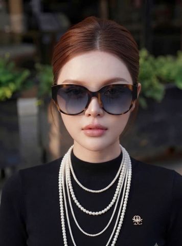KÍNH MẮT NỮ D O DÁNG BUTTERFLY OVERSIZE GỌNG VÂN ĐỒI MỒI PHỐI CÀNG ĐEN BẢN LỚN