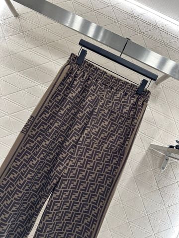 BỘ NỮ FEND ÁO NỈ CHUI ĐẦU + QUẦN DÀI MONOGRAM JACQUARD 2025