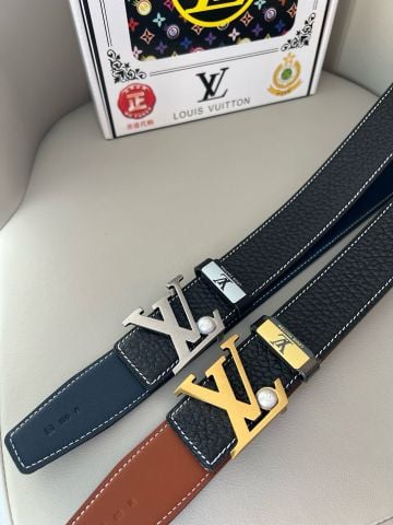 THẮT LƯNG NAM L V LV INITIALES REVERSIBLE DA BÒ VÂN HẠT BẢN 3.8CM
