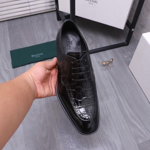 GIÀY NAM BERLUTTI  * DA VÂN CÁ SẤU – FORM THANH LỊCH, PHONG THÁI DOANH NHÂN