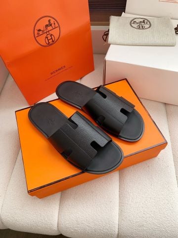 DÉP NAM H M PHOM H SIGNATURE – TỐI GIẢN SANG GỌN, LỊCH THIỆP MÙA HÈ