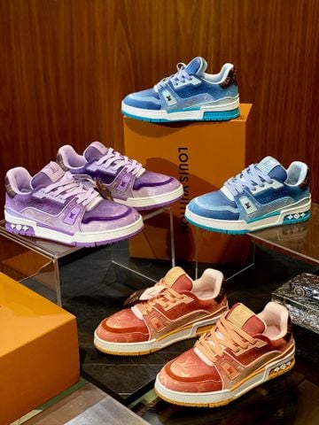 GIÀY SNEAKER NAM NỮ L V TRAINER PHỐI CANVAS MONOGRAM CHUYỂN SẮC ĐÍNH CHARM