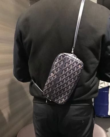 TÚI ĐEO CHÉO NAM NỮ GYD PHOM CAMERA BAG HỌA TIẾT CHEVRON BIỂU TƯỢNG