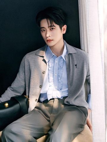 ÁO CARDIGAN NAM A M I PARIS CỔ BẺ DỆT KIM MERINO WOOL THÊU AMI DE CŒUR