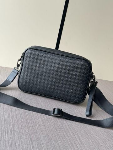 CLUTCH NAM NỮ BV INTRECCIATO DA BÊ ĐAN NỔI PHOM CAMERA BAG
