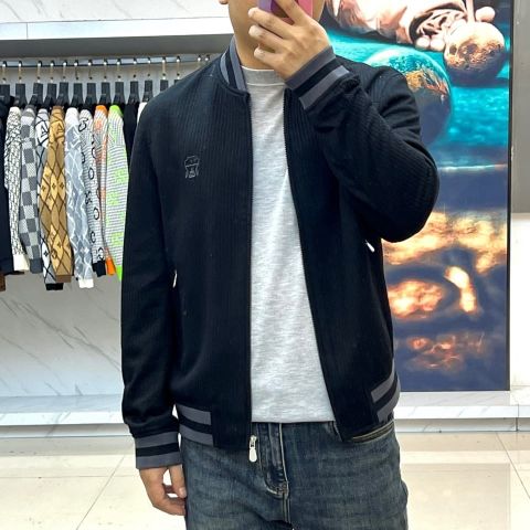 ÁO KHOÁC NAM BC* DÁNG BOMBER VÂN KẺ DỌC CỔ BO SỌC TƯƠNG PHẢN,