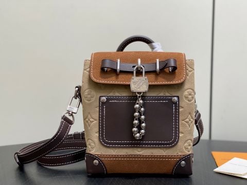 TÚI XÁCH UNISEX L V STEAMER 15 PHỐI CHẤT LIỆU DẬP NỔI