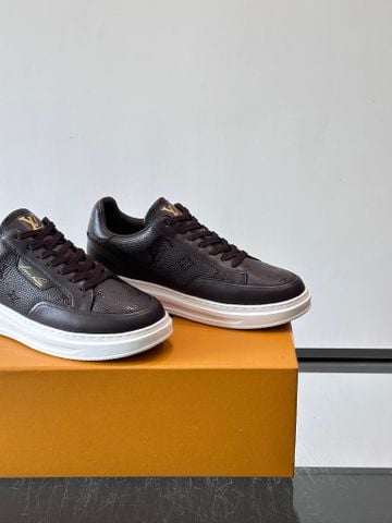 GIÀY THỂ THAO NAM L V BEVERLY HILLS PHOM SANG GỌN MONOGRAM DẬP NỔI