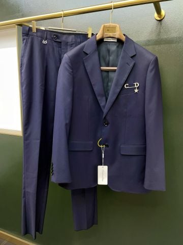 BỘ SUIT NAM D I O CLASSIC-FIT – PHOM MAY ĐO HIỆN ĐẠI, GHIM CÀI NGÔI SAO ĐÍNH ĐÁ
