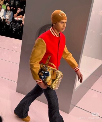 ÁO KHOÁC VARSITY NAM LV* X NIGO – ĐỎ/TAN, PHIÊN BẢN