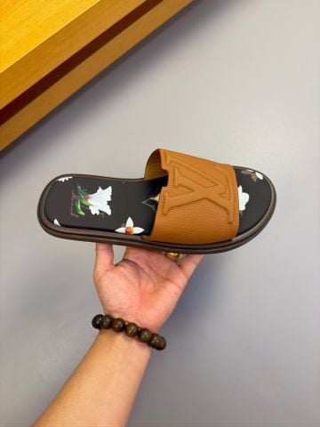 DÉP NAM L V MULE QUAI NGANG DA BÊ VÂN HẠT LOGO NỔI 3D,