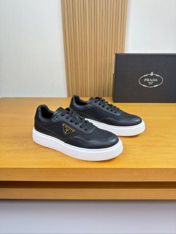 GIÀY NAM SNEAKER PRAD* – DA ĐEN, LOGO TAM GIÁC, ĐẾ TPU SIÊU NHẸ