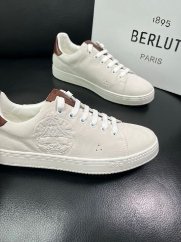 GIÀY NAM BERLUTTI  SNEAKER DA LỘN TRẮNG PHỐI NÂU – PHOM GỌN SANG, ĐI ÊM